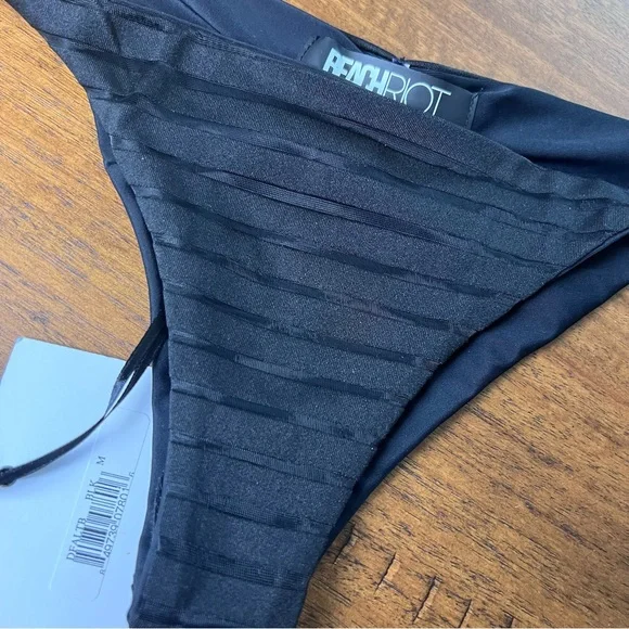 Beach Riot Side-Tie Black Bikini Bottoms Size M NWT - Picture 3 of 9